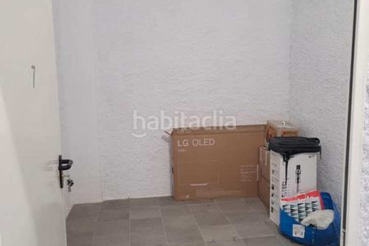 Piso en carrer de topete 52 precioso piso muy luminoso en inmejorable ubicación: consta de un salón-comedor, cocina, 3 habitaciones, baño, aseo, balcón y tra. en Terrassa