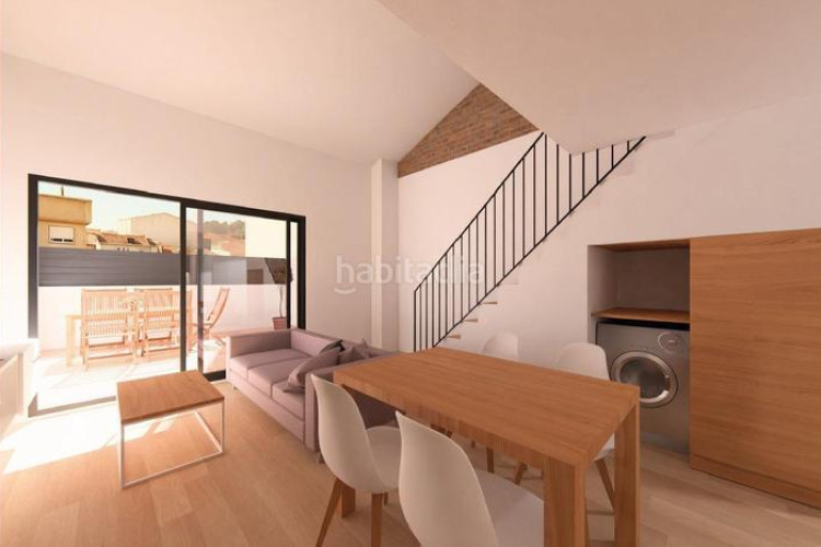 Dúplex  de dos habitaciones y buhardilla multifuncional y terraza en ca naurell en Terrassa